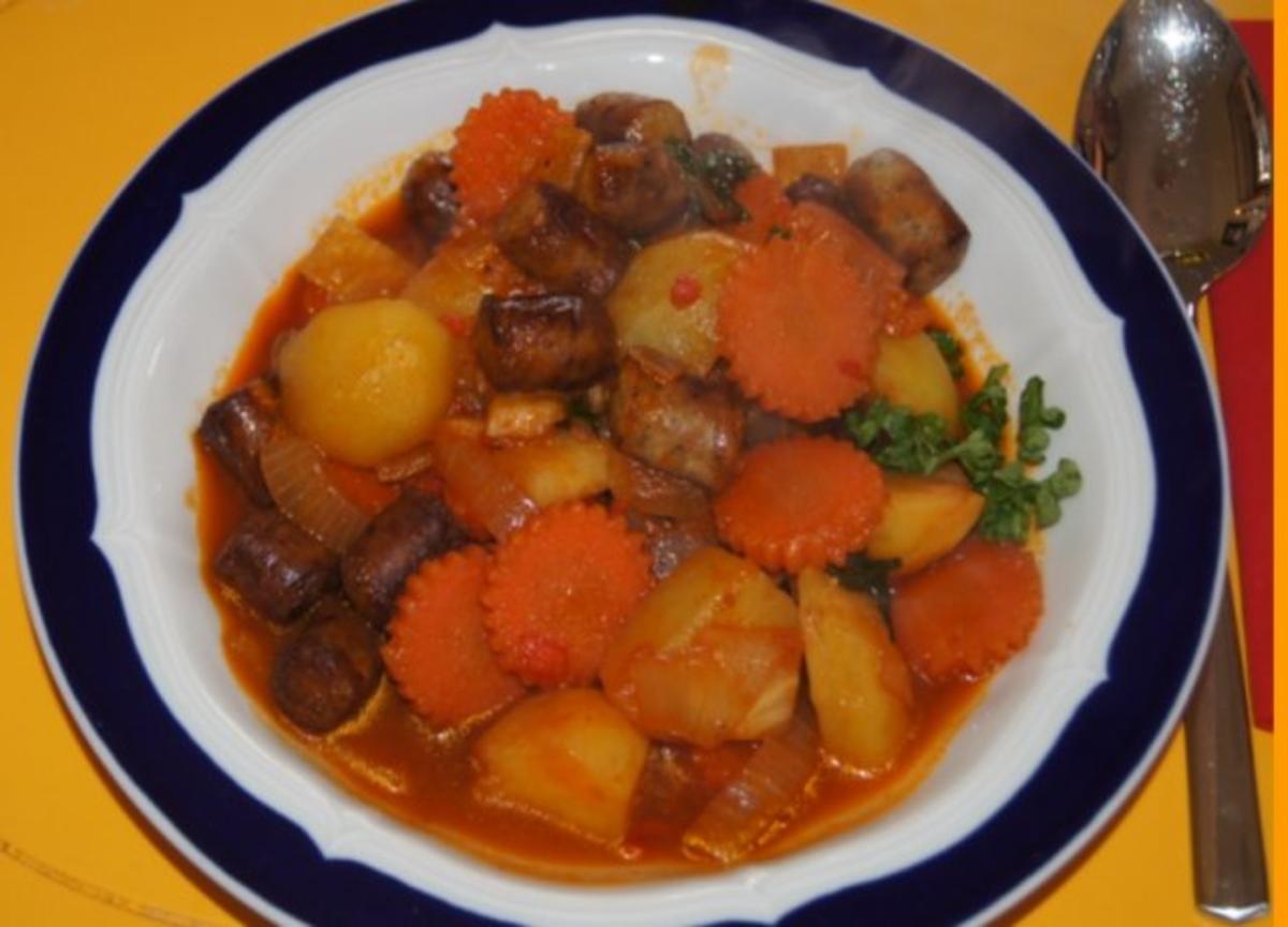 Wurst Gulasch Mit N Rnberger Rostbratw Rstchen Rezept Kochbar De