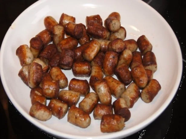 Rezept: Wurst-Gulasch mit Nürnberger Rostbratwürstchen Bild Nr. 4 Wurst-Gulasch mit Nürnberger Rostbratwürstchen - Rezept - Bild Nr. 4