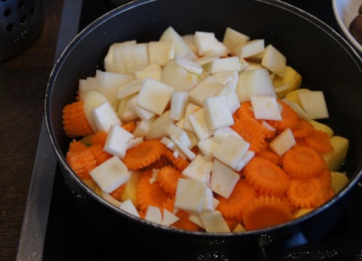 Wurst-Gulasch mit Nürnberger Rostbratwürstchen - Rezept - Bild Nr. 6