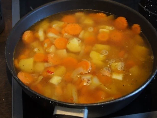 Rezept: Wurst-Gulasch mit Nürnberger Rostbratwürstchen Bild Nr. 8 Wurst-Gulasch mit Nürnberger Rostbratwürstchen - Rezept - Bild Nr. 8