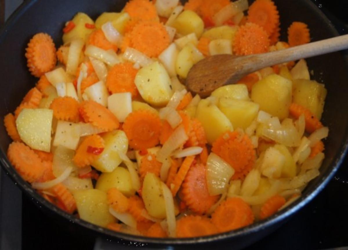 Wurst-Gulasch mit Nürnberger Rostbratwürstchen - Rezept - Bild Nr. 7