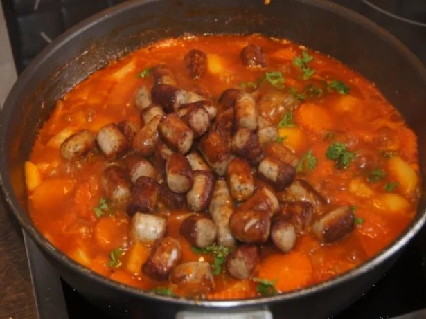 Rezept: Wurst-Gulasch mit Nürnberger Rostbratwürstchen Bild Nr. 10 Wurst-Gulasch mit Nürnberger Rostbratwürstchen - Rezept - Bild Nr. 10