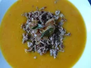 Kürbis - Orangensuppe mit Zwiebel - Topping - Rezept