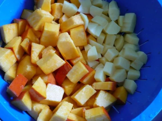 Kürbis - Orangensuppe mit Zwiebel - Topping - Rezept - Bild Nr. 2