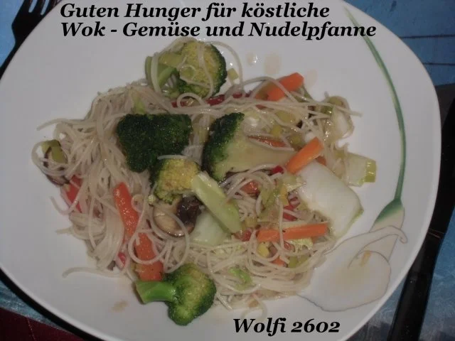 Rezept: Gemüse : WOK Gemüse pur mit China-Reis-Nudeln Gemüse : WOK Gemüse pur mit China-Reis-Nudeln - Rezept