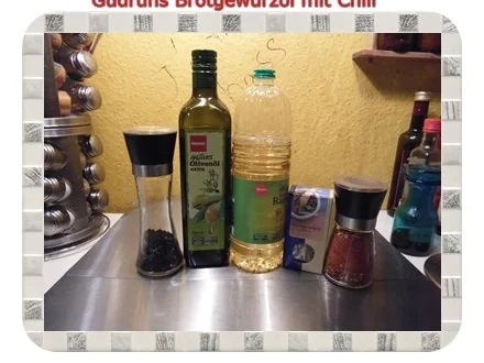 Öl: Brotgewürzöl mit Chili und Tellicherry-Pfeffer - Rezept - Bild Nr. 2
