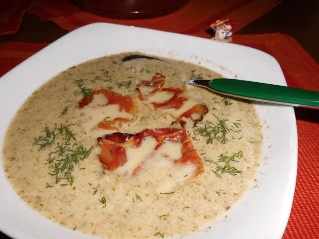 Gurken-Spinatsüppchen mit Schinkentopping>> - Rezept