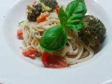 Spaghettini mit Brokkoli, Paprika und Tomaten - Rezept