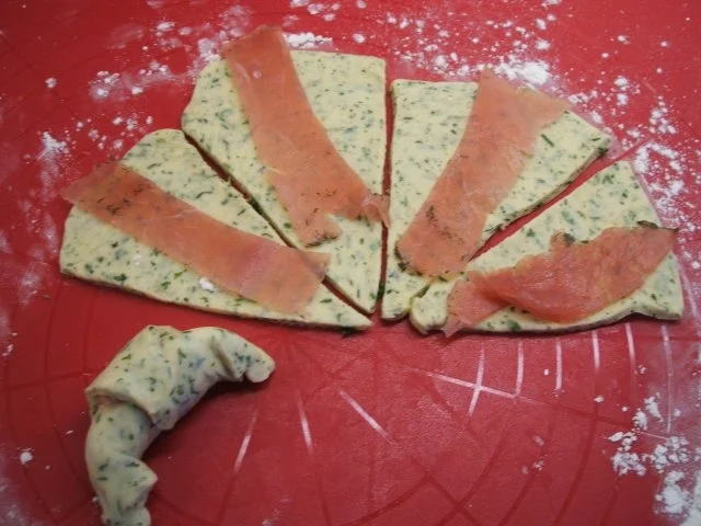 Pikantes Backen: Gefüllte Kräuterbutterhörnchen - Rezept - Bild Nr. 7