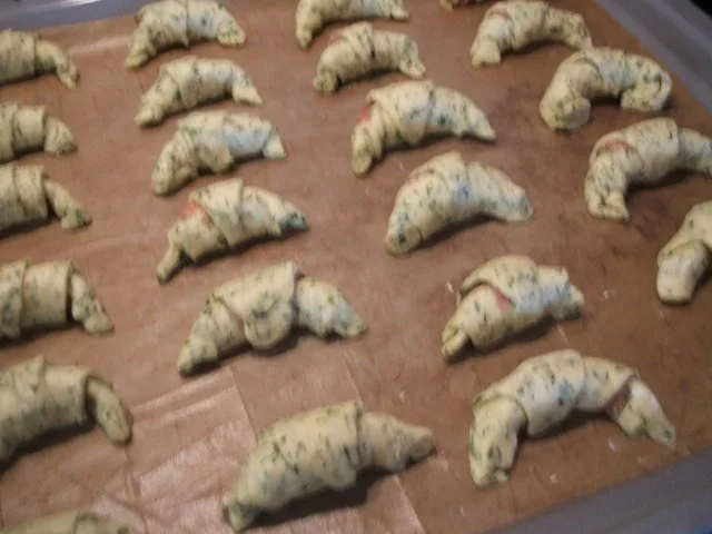 Pikantes Backen: Gefüllte Kräuterbutterhörnchen - Rezept - Bild Nr. 8