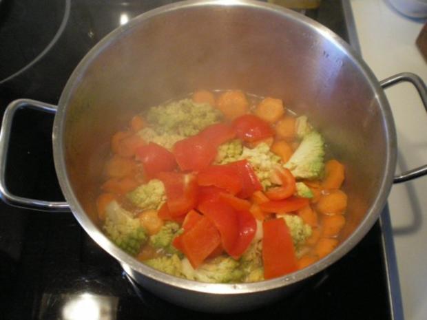 Asiatischer Gemüse-Eintopf mit Romanesco - Rezept - kochbar.de