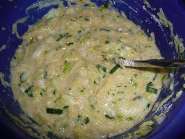 Gefüllte Chinakohlröllchen an Zucchini - Puffer. - Rezept - Bild Nr. 5