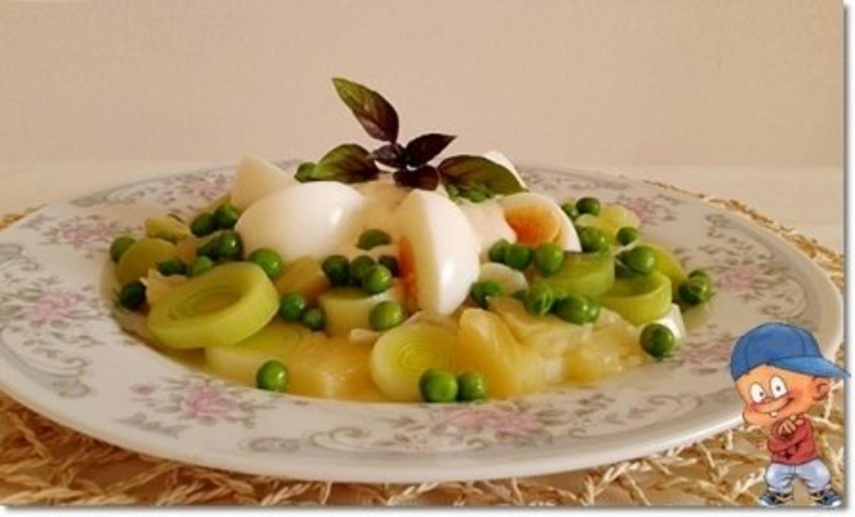 Lauch- Ananas-Erbsen Salat mit Eiern und  Joghurtsauce - Rezept