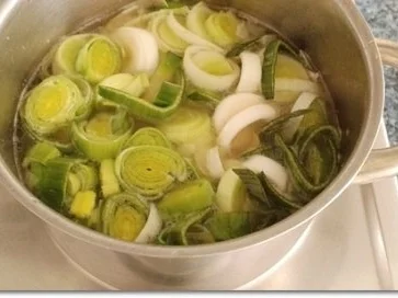 Lauch- Ananas-Erbsen Salat mit Eiern und  Joghurtsauce - Rezept - Bild Nr. 5
