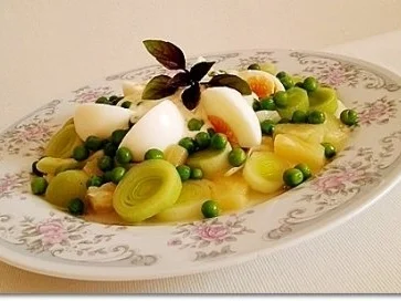 Lauch- Ananas-Erbsen Salat mit Eiern und  Joghurtsauce - Rezept - Bild Nr. 2