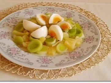 Lauch- Ananas-Erbsen Salat mit Eiern und  Joghurtsauce - Rezept - Bild Nr. 11