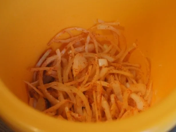 Kassler-Kotelett mit Rosenkohl, Röstzwiebeln und Möhren-Kartoffelstampf - Rezept - Bild Nr. 9