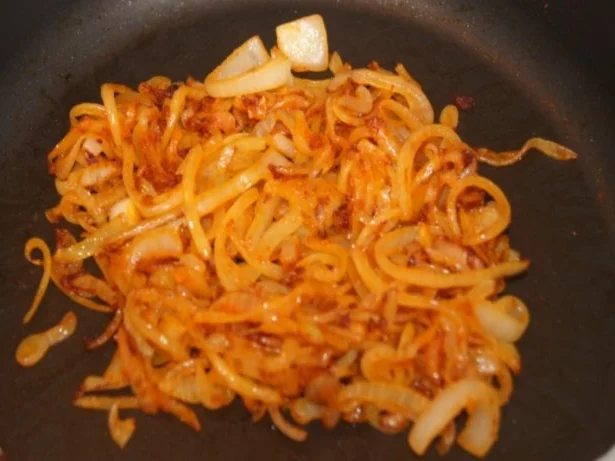 Kassler-Kotelett mit Rosenkohl, Röstzwiebeln und Möhren-Kartoffelstampf - Rezept - Bild Nr. 11