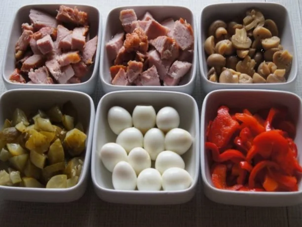 Sülze mit Kassler-Kotelett, Wachteleiern und Gemüse - Rezept - Bild Nr. 3