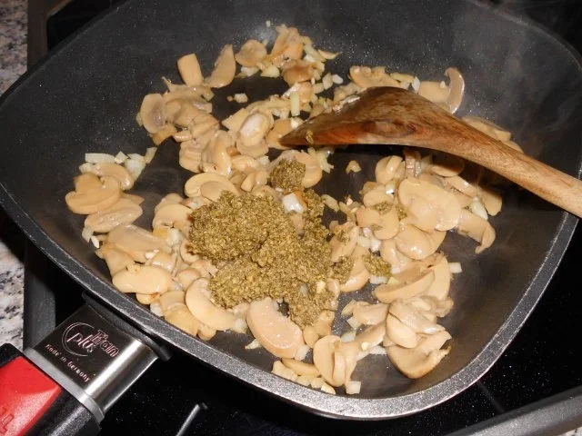 Rezept: Feinschmecker-Schnitzel mit Pesto-Champignons>> Bild Nr. 5 Feinschmecker-Schnitzel mit Pesto-Champignons>> - Rezept - Bild Nr. 5