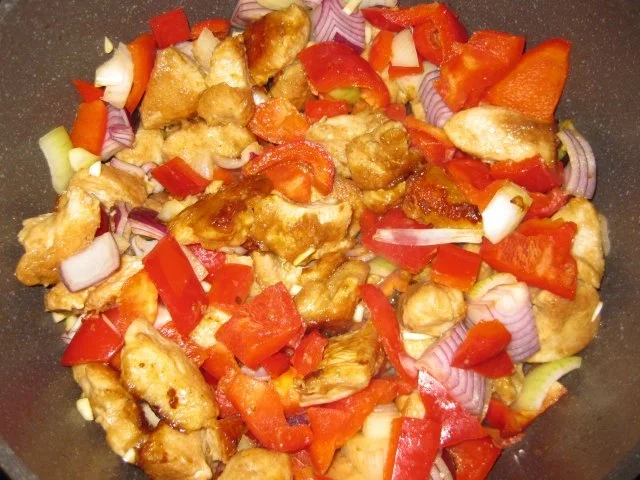 Putengulasch mit Paprika und Zwiebeln - Rezept - Bild Nr. 4