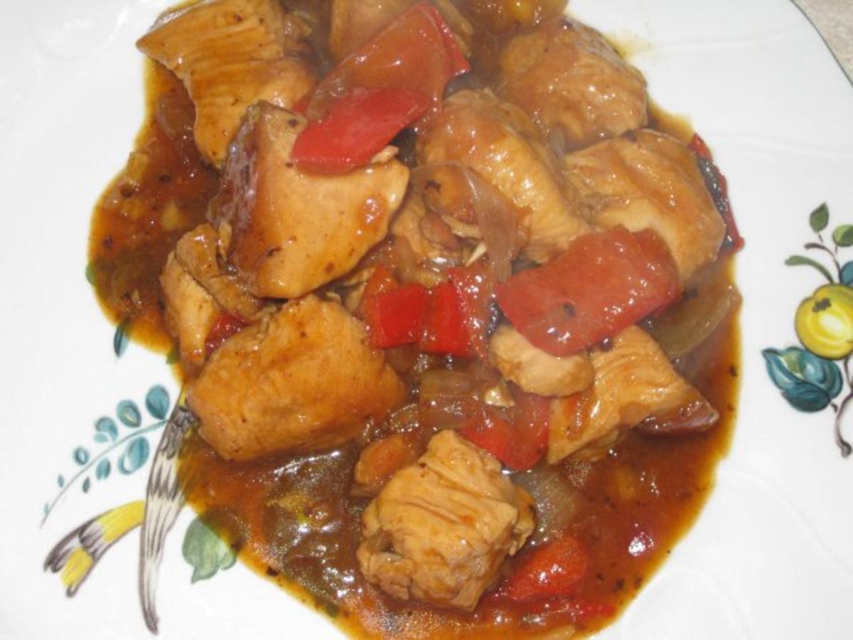 Putengulasch mit Paprika und Zwiebeln - Rezept - kochbar.de