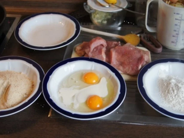 Rezept: Schnitzel mit Rosenkohl und Currypüree Bild Nr. 2 Schnitzel mit Rosenkohl und Currypüree - Rezept - Bild Nr. 2