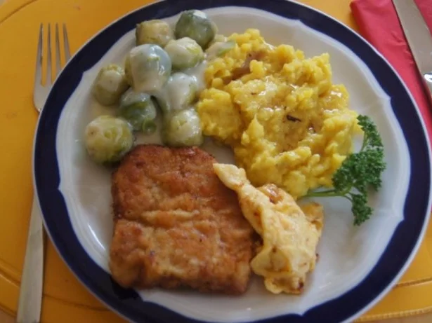 Rezept: Schnitzel mit Rosenkohl und Currypüree Bild Nr. 12 Schnitzel mit Rosenkohl und Currypüree - Rezept - Bild Nr. 12