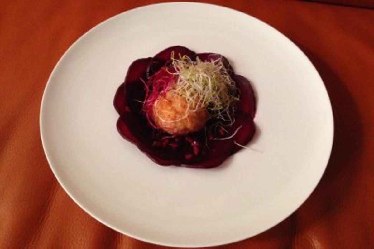 Gebackene Lachspraline mit Rote Bete und Granatapfel-Vinaigrette ...