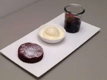 Schokoladentarte mit Portweinfeigen und Mascarpone-Eis - Rezept