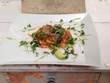 King Prawns in Chili und Vanille gedünstet auf lauwarmen Papaya-Avocado-Salat mit frischen - Rezept