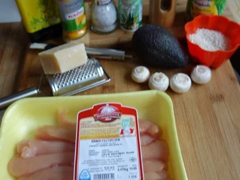 Hühnerfiletspitzen mit Risibisi und Avocado - Rezept