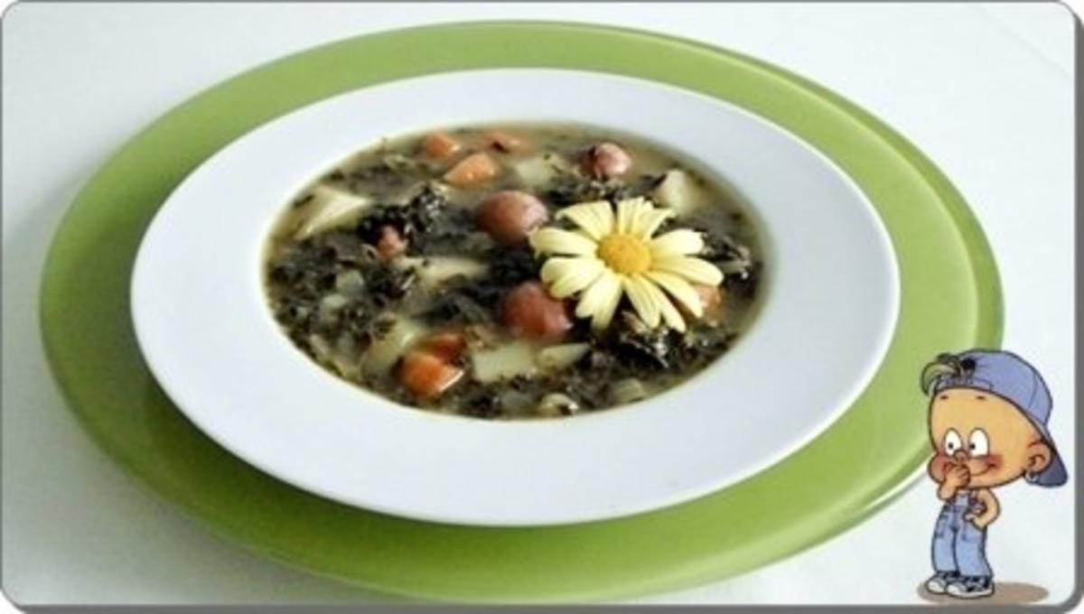 Bilder für Grünkohlsuppe mit WM- Mini- Balls Würstchen und mit Gänseblümchen garniert - Rezept