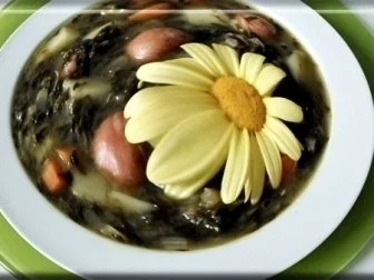 Grünkohlsuppe mit WM- Mini- Balls Würstchen  und mit Gänseblümchen garniert - Rezept - Bild Nr. 21