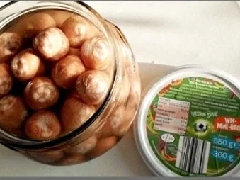 Grünkohlsuppe mit WM- Mini- Balls Würstchen  und mit Gänseblümchen garniert - Rezept - Bild Nr. 5