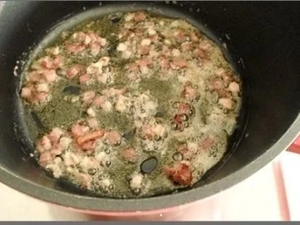 Grünkohlsuppe mit WM- Mini- Balls Würstchen  und mit Gänseblümchen garniert - Rezept - Bild Nr. 8