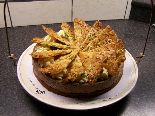 Schokoladencremtorte mit schillernder "Krone" - Rezept