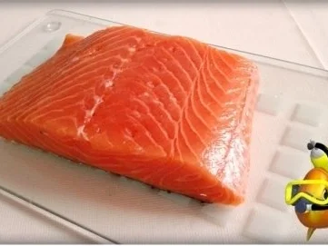 Gebratenes Lachsfilet auf Gemüsebett, mit Gänseblümchen garniert - Rezept - Bild Nr. 15