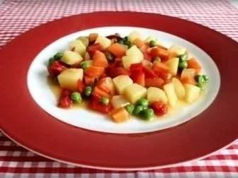 Gebratenes Lachsfilet auf Gemüsebett, mit Gänseblümchen garniert - Rezept - Bild Nr. 21