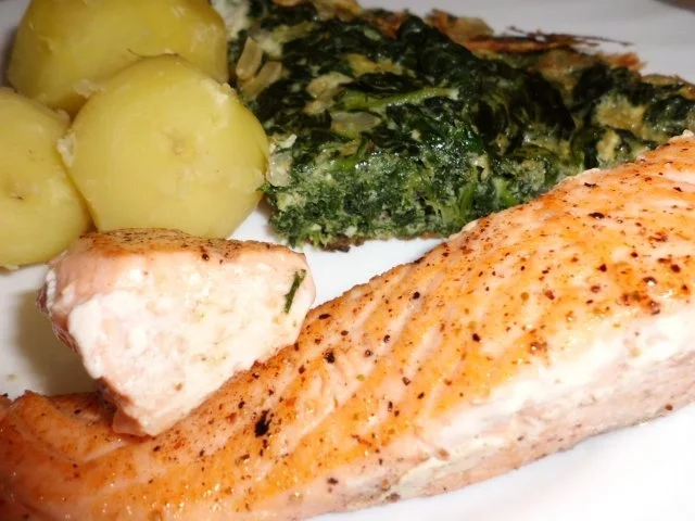 Rezept: Fisch: Lachs mit Spinatomelett und Kartoffeln Fisch: Lachs mit Spinatomelett und Kartoffeln - Rezept