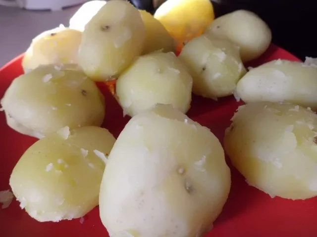 Rezept: Fisch: Lachs mit Spinatomelett und Kartoffeln Bild Nr. 3 Fisch: Lachs mit Spinatomelett und Kartoffeln - Rezept - Bild Nr. 3