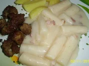 Schwarzwurzelgemüse mit Salzkartoffeln und Mini-Frikadellen. - Rezept