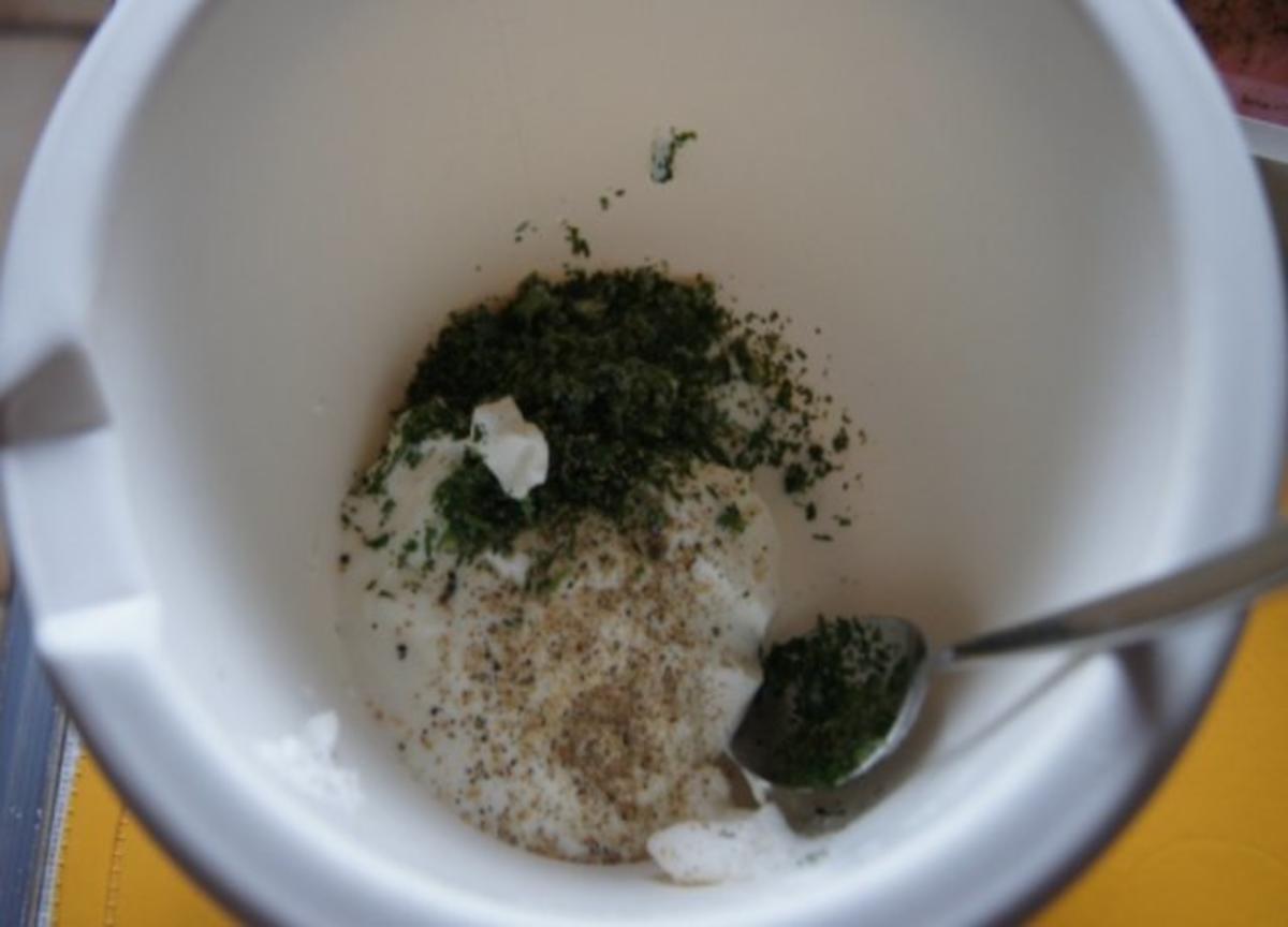 Sesamdrillinge mit Lachs, Senf-Honig-Sauce mit Dill und Kräutercreme - Rezept - Bild Nr. 3