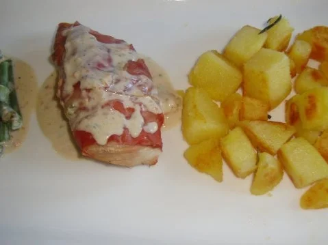 Rezept: PUTENBRUSTFILETS MIT FRISCHKÄSEFÜLLUNG UND BRATERDÄPFEL PUTENBRUSTFILETS MIT FRISCHKÄSEFÜLLUNG UND BRATERDÄPFEL - Rezept