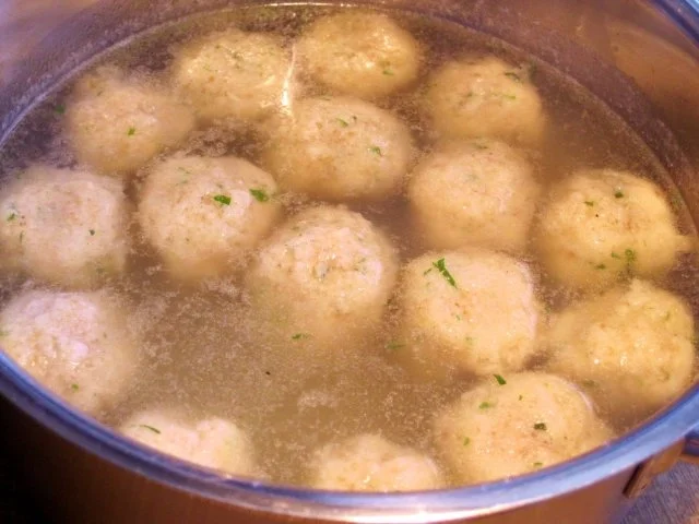 Rezept: Blumenkohlsuppe mit Markklößchen Bild Nr. 4 Blumenkohlsuppe mit Markklößchen - Rezept - Bild Nr. 4