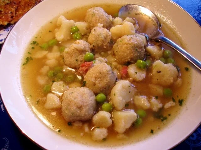 Rezept: Blumenkohlsuppe mit Markklößchen Bild Nr. 6 Blumenkohlsuppe mit Markklößchen - Rezept - Bild Nr. 6