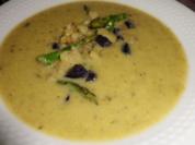 Suppe: Grüner Spargel-Suppe mit Kartoffelwürfel und Spargelköpfen - Rezept