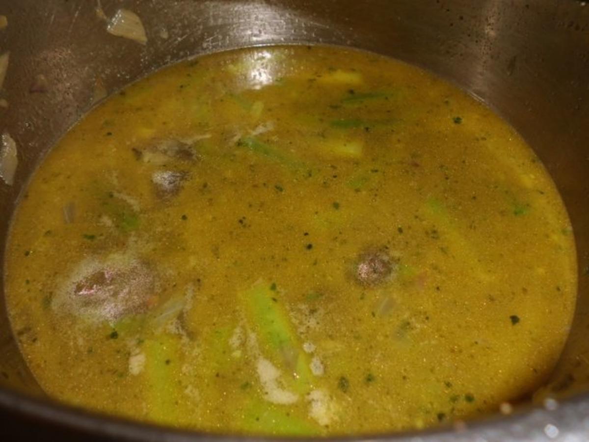 Suppe: Grüner Spargel-Suppe mit Kartoffelwürfel und Spargelköpfen - Rezept - Bild Nr. 4