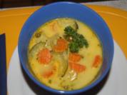 Pikante Gemüsesuppe mit Kokosmilch und Hähnchenbrustfilet - Rezept