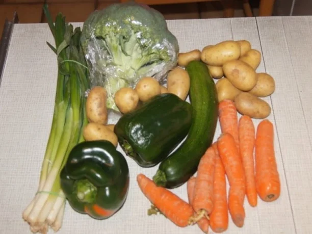 Pikante Gemüsesuppe mit Kokosmilch und Hähnchenbrustfilet - Rezept - Bild Nr. 2